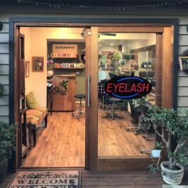 LED Eyelash Neon Sign, 20″x10″